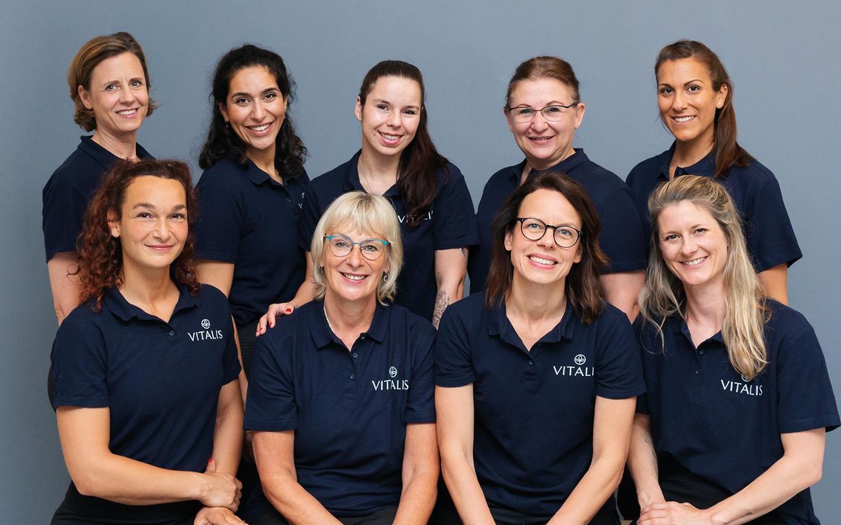 Das Team von RSV Vitalis: neun Trainerinnen in dunkelblauen Vitalis-Poloshirts
